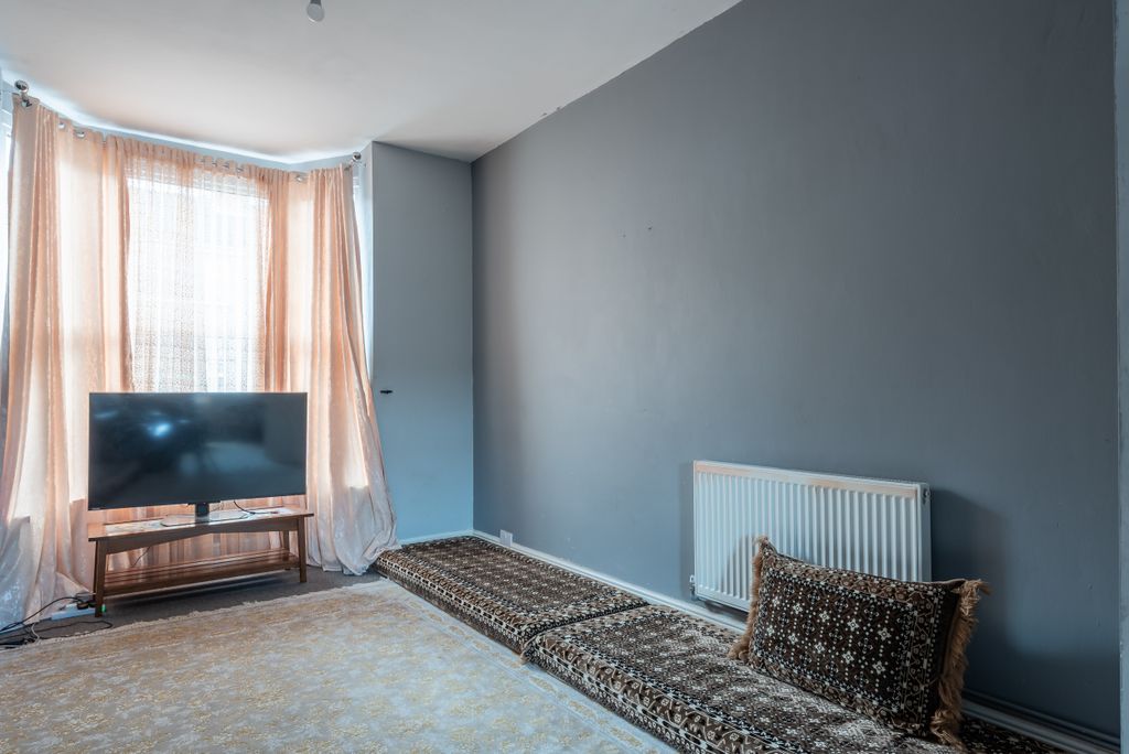 Property photo 2 of 25