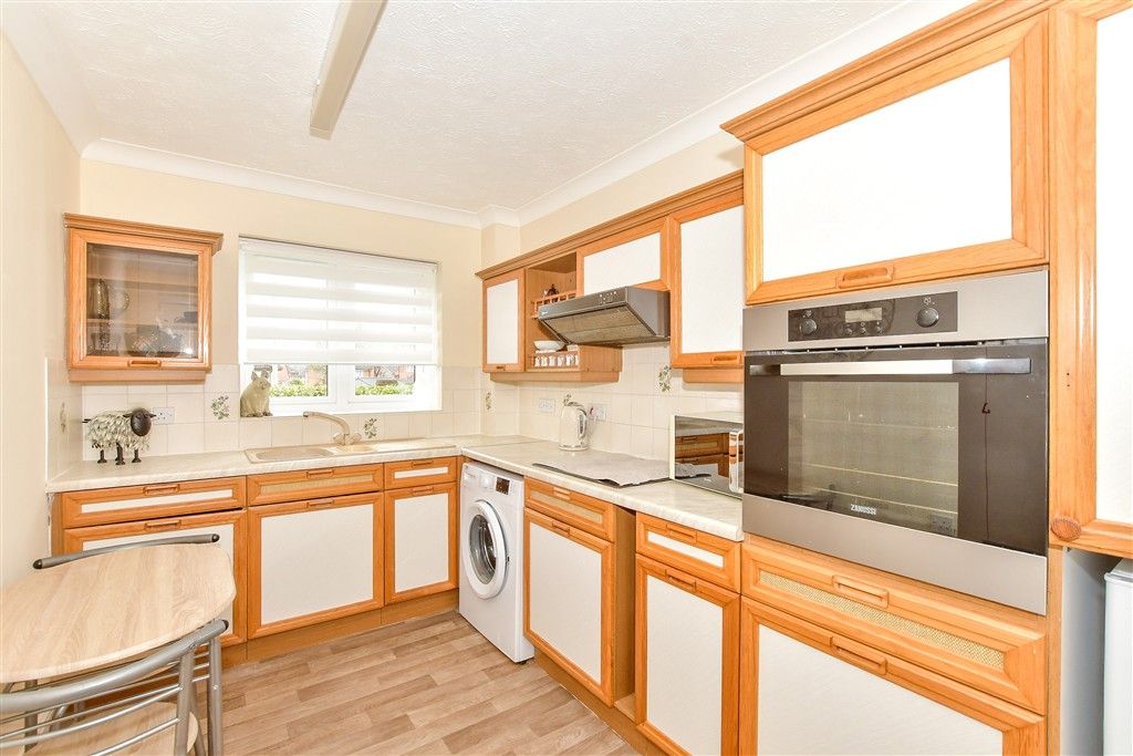 Property photo 3 of 7 Kitchen