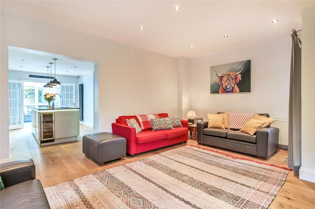 Property photo 3 of 18 Living Room