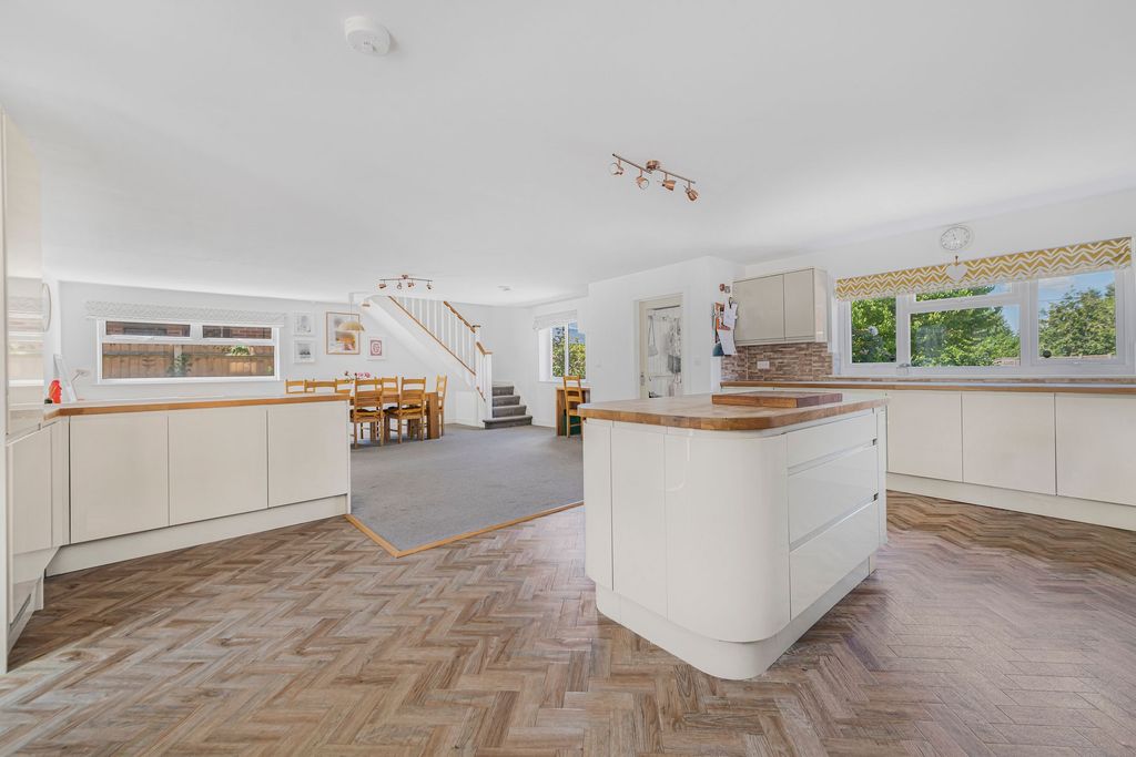 Additional image 6 of 5 bed detached bungalow for saleDryden Way, Liphook GU30