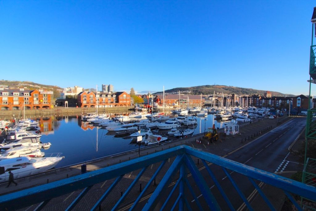 Property photo 3 of 11