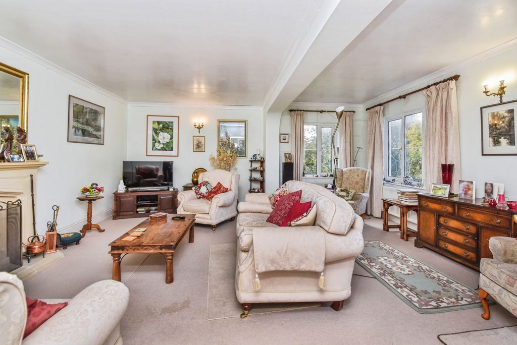 Property photo 3 of 17 Photo