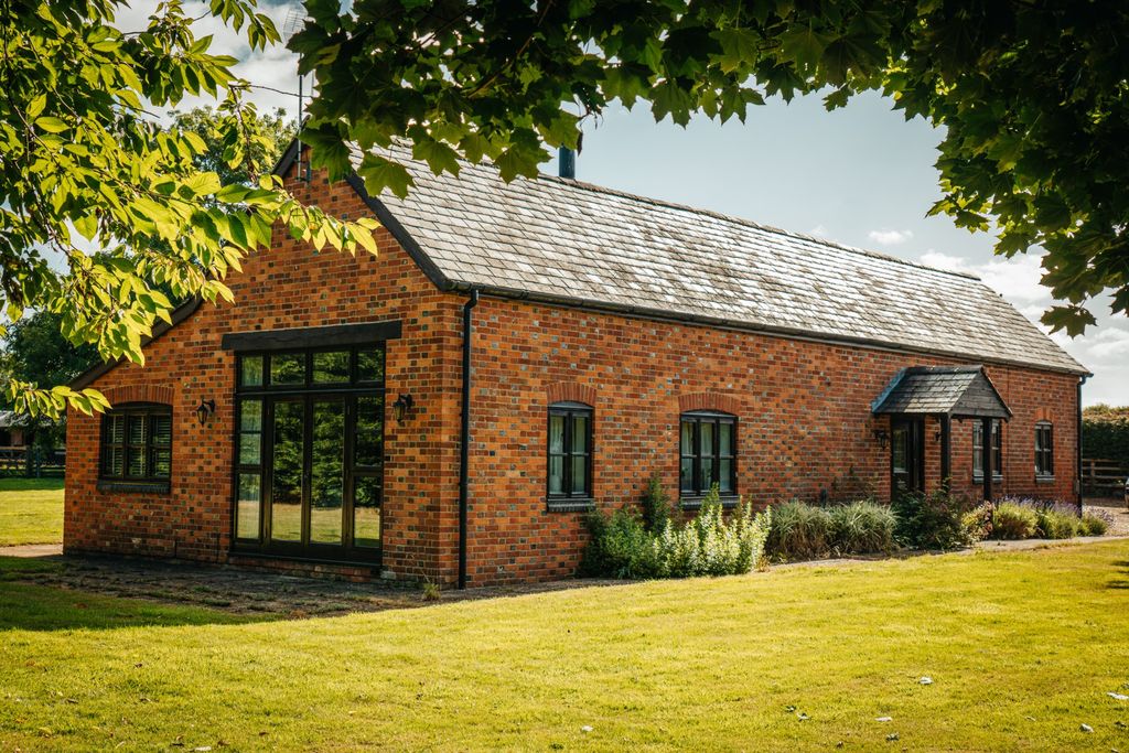 Property photo 2 of 22 4487-Hr-2