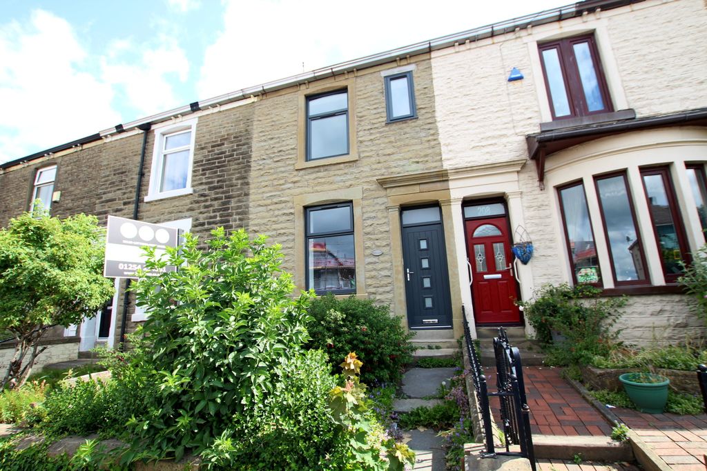 Property photo 1 of 8
