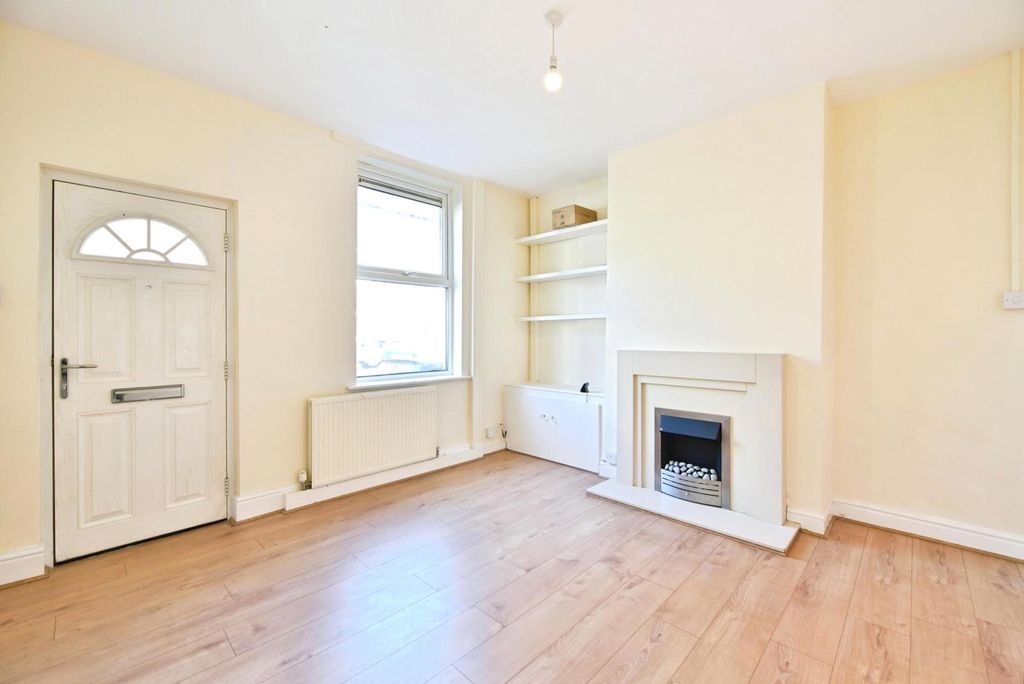 Property photo 2 of 12 Pbox-Img.Jpg