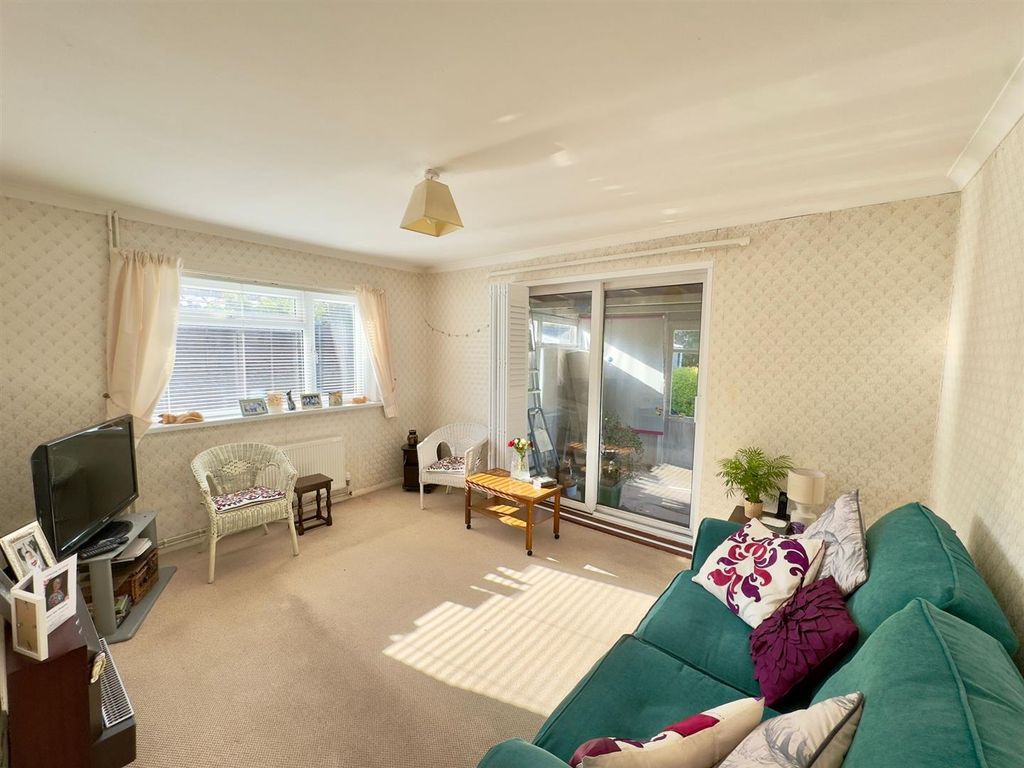 Property photo 3 of 19 Living Room