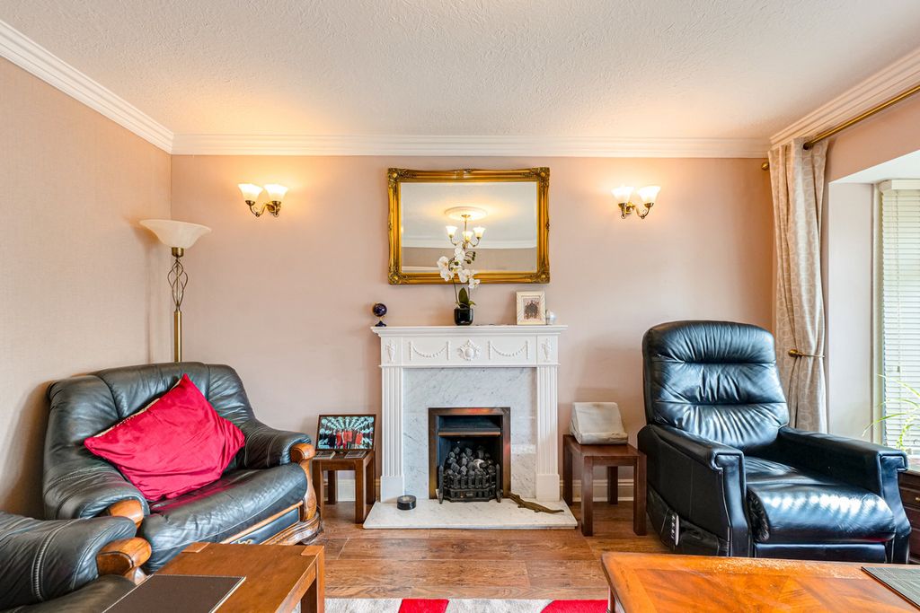 Property photo 2 of 24