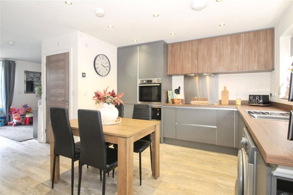 Property photo 3 of 11 Kitchen/Diner