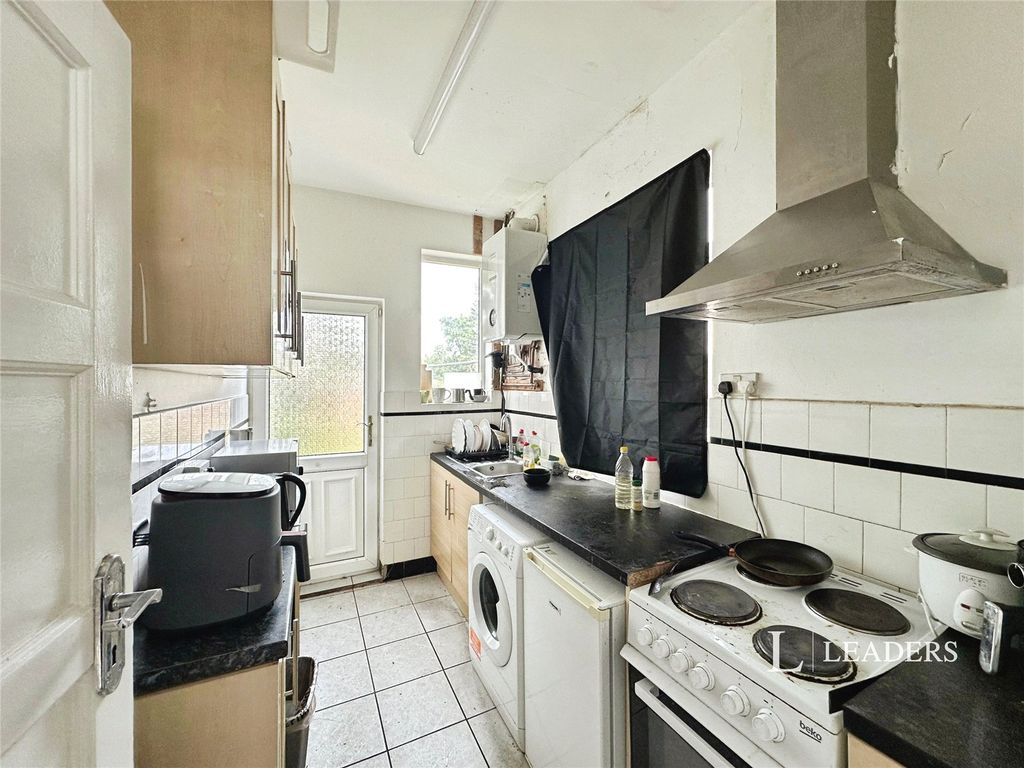 Property photo 2 of 7 Kitchen