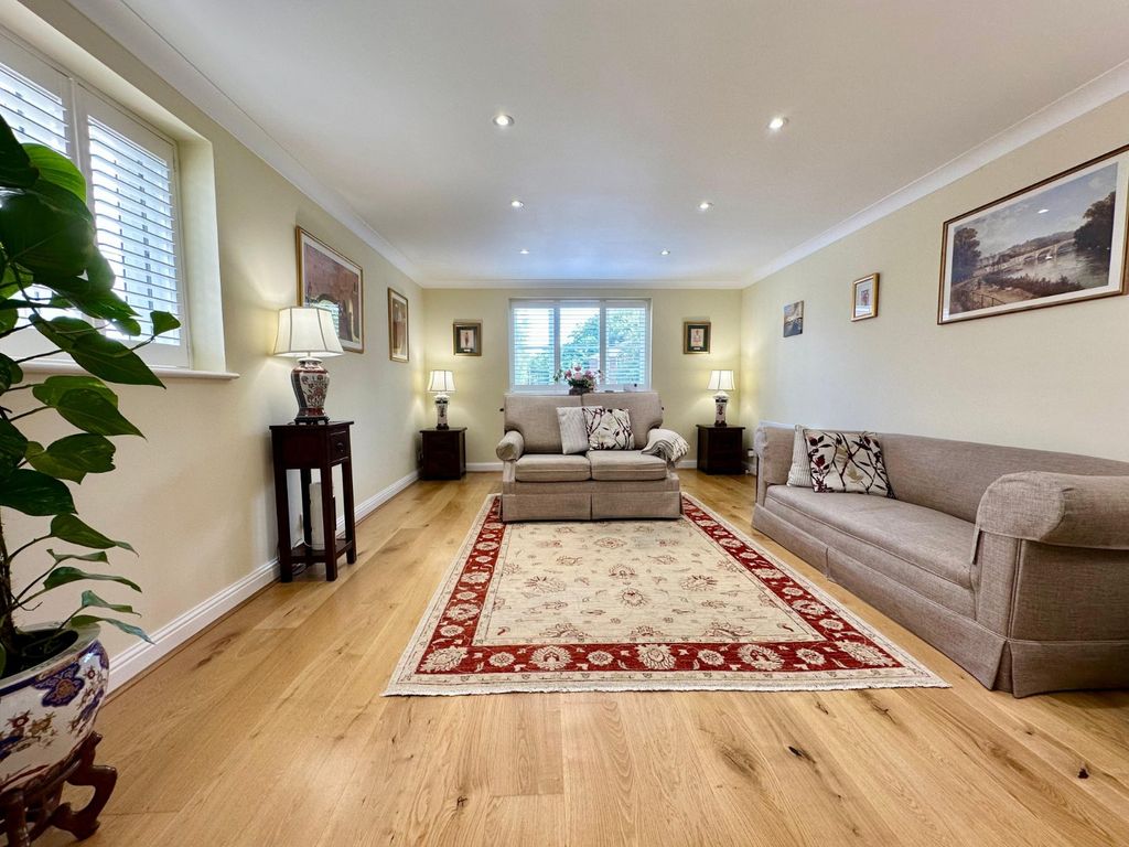 Property photo 2 of 14 Picture No. 17