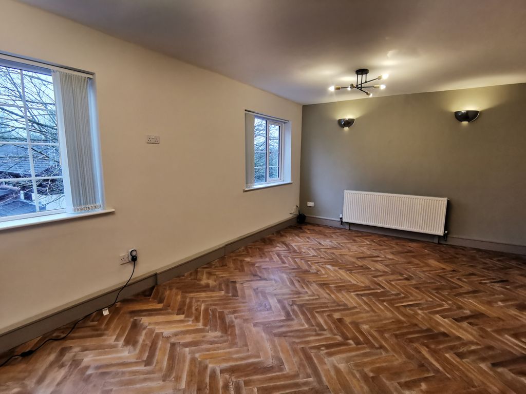 Property photo 3 of 12 Lounge