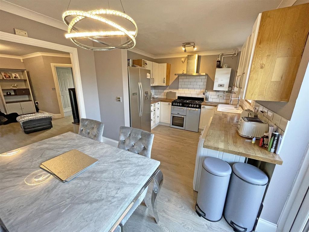Property photo 3 of 21 Temeraire Road 85 Kit Din For Front Page.Jpg