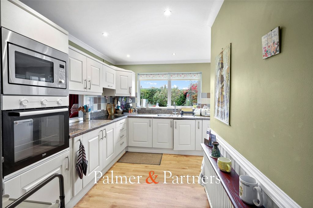 Property photo 2 of 18 Picture No. 15