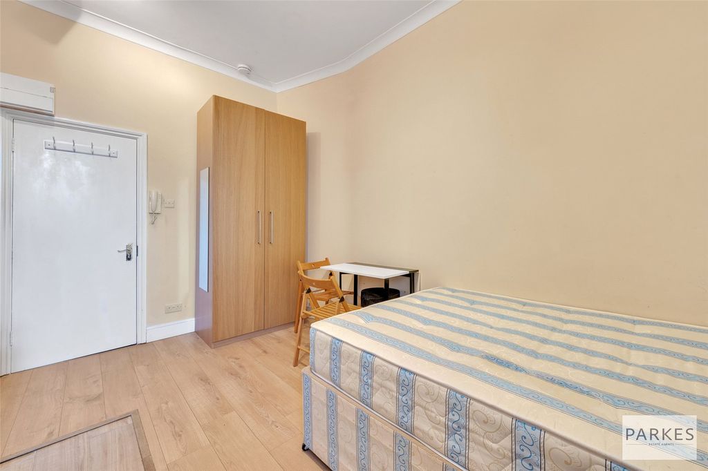 Property photo 3 of 4 Picture No. 02