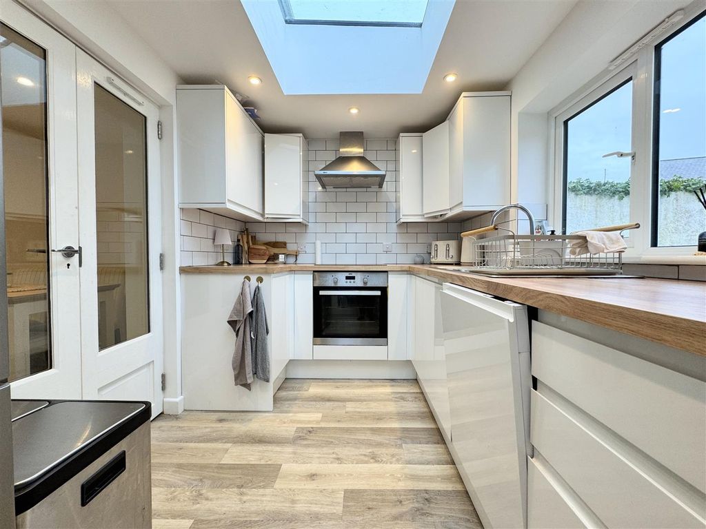 Property photo 2 of 16 Kitchen