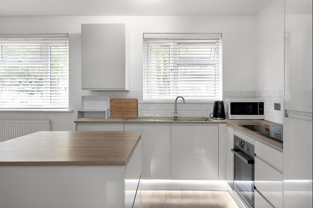 Property photo 2 of 14 Kitchen/Dining Room