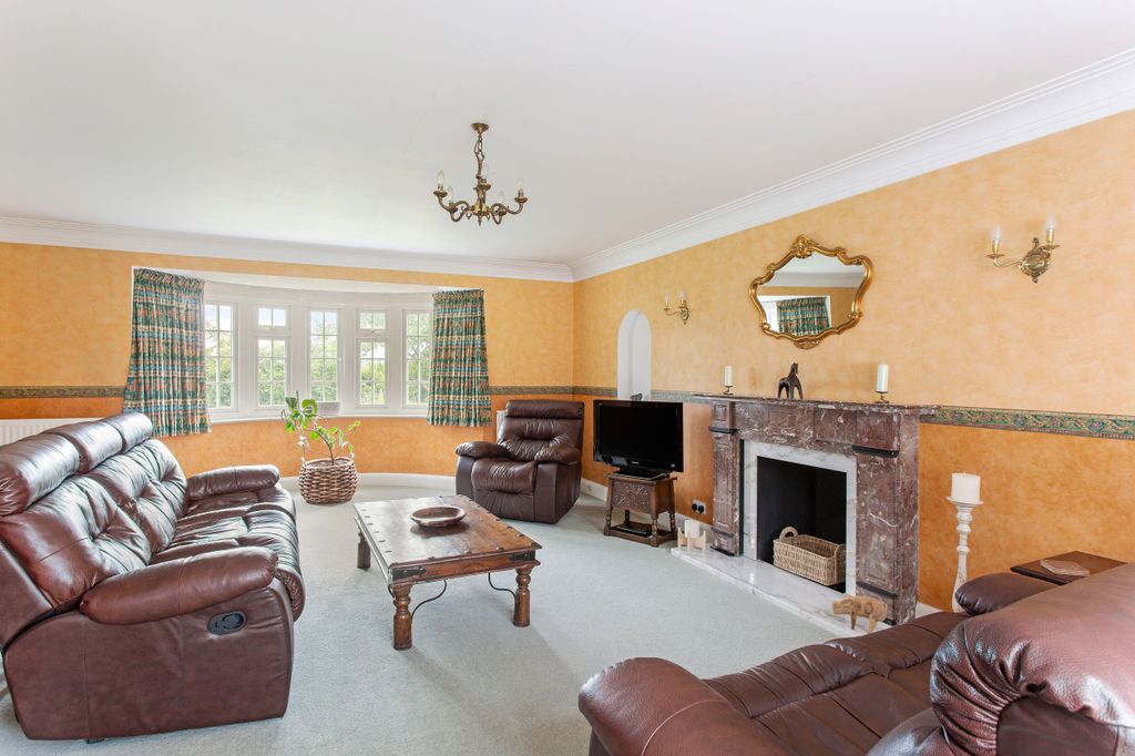 Property photo 3 of 18