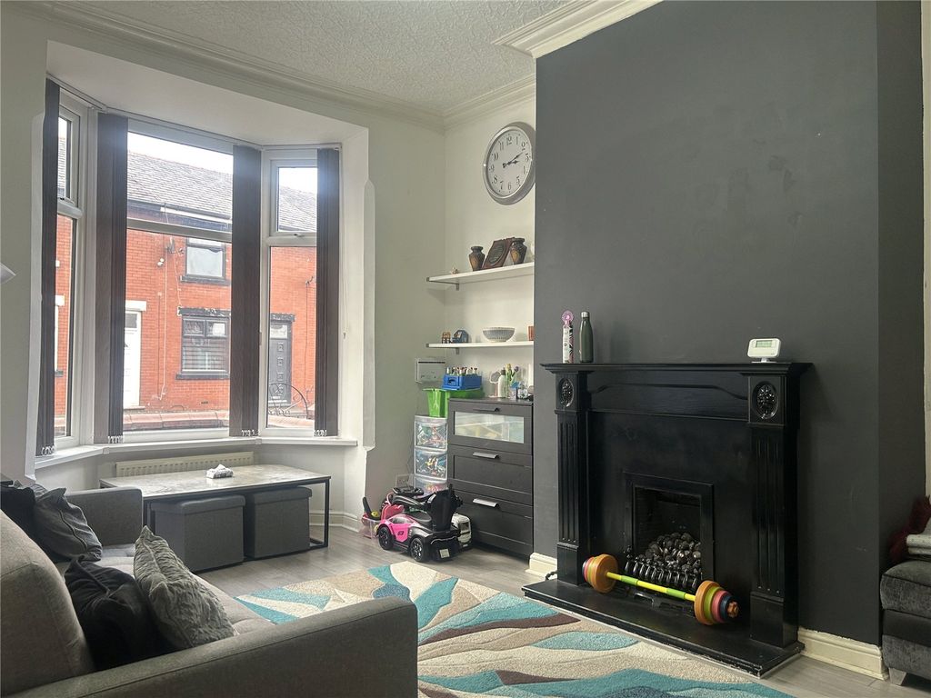 Property photo 2 of 16 Lounge