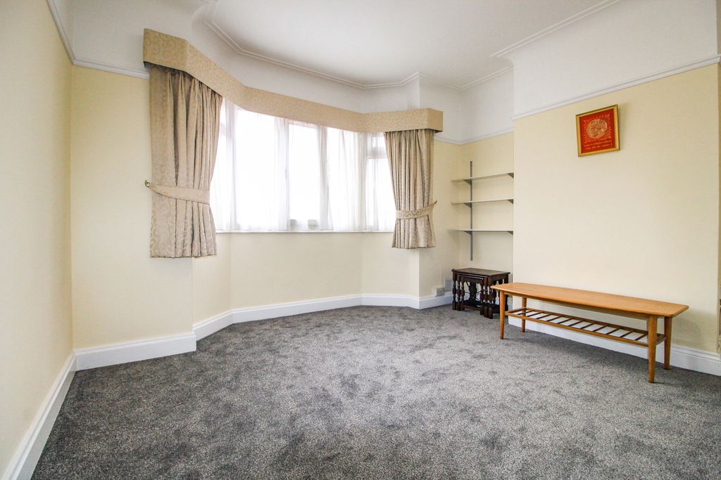Property photo 2 of 17 Gallery