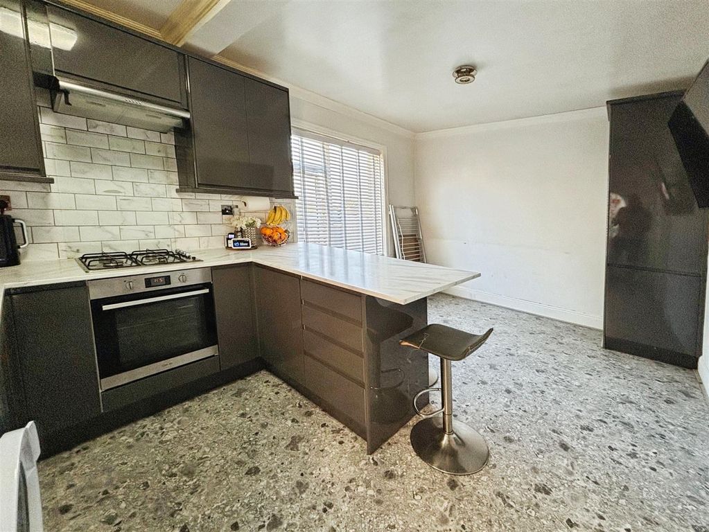 Property photo 3 of 16 Kitchen/Diner