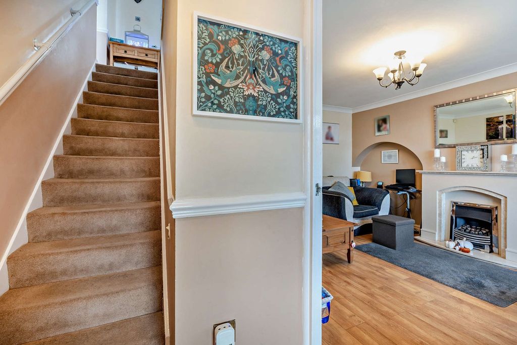 Property photo 2 of 27