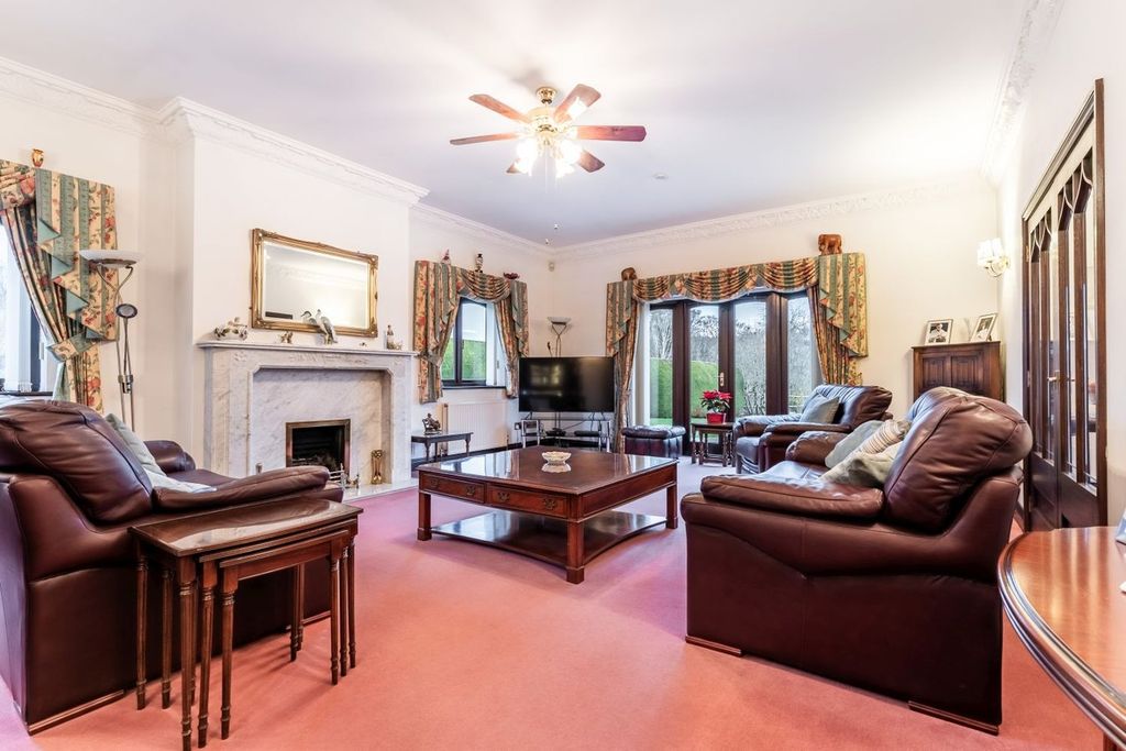 Property photo 2 of 25