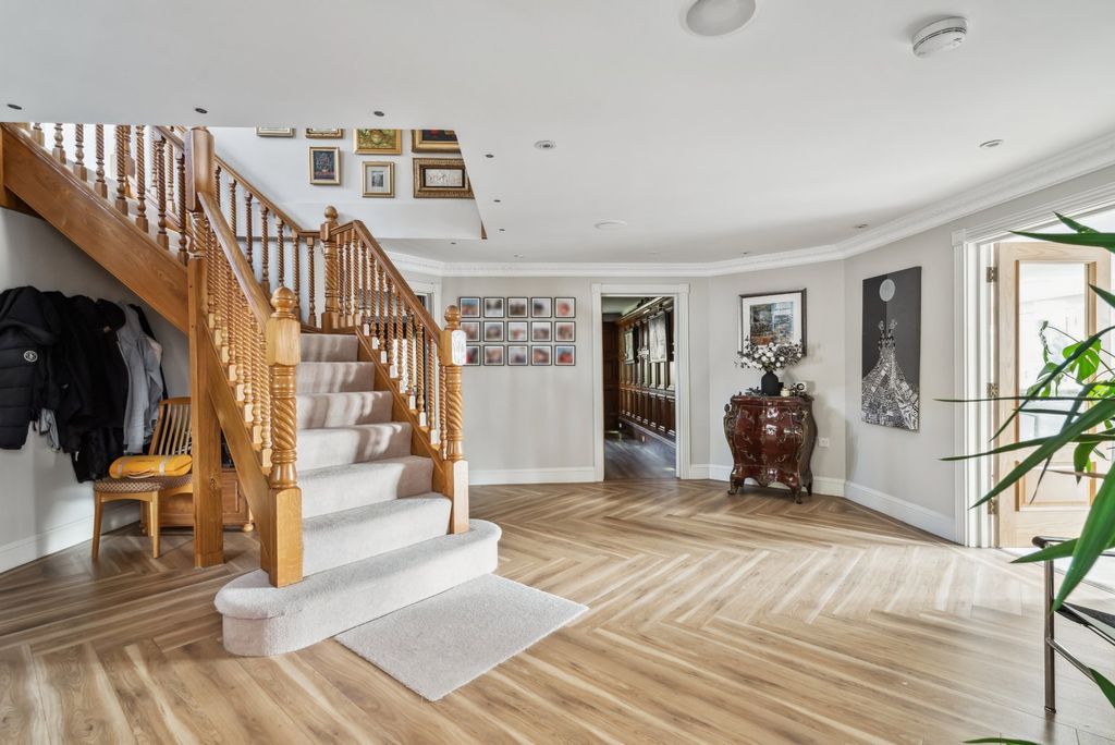 Property photo 3 of 22