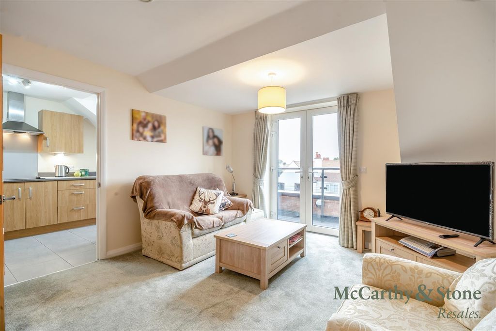 Property photo 2 of 20 8704862-Interior06.Jpg
