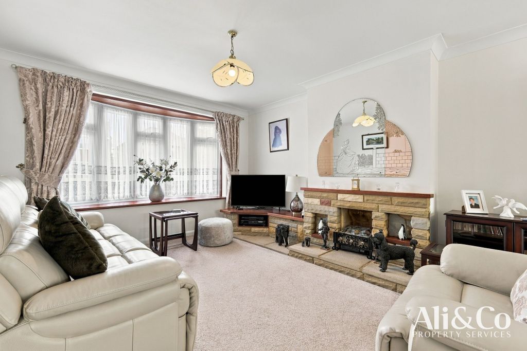 Property photo 2 of 34