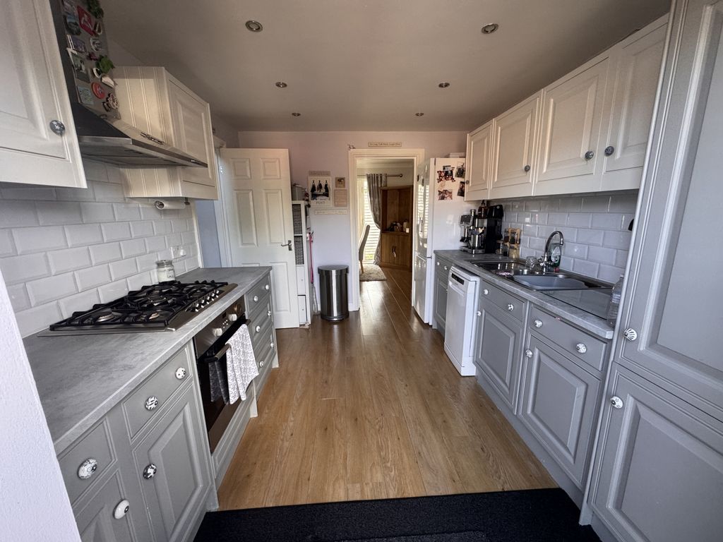 Property photo 2 of 17 Kit