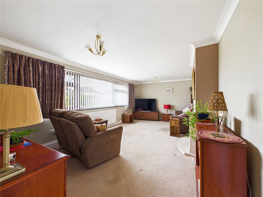 Property photo 3 of 30 Lounge