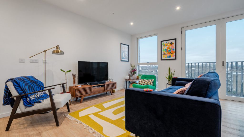 Property photo 2 of 17