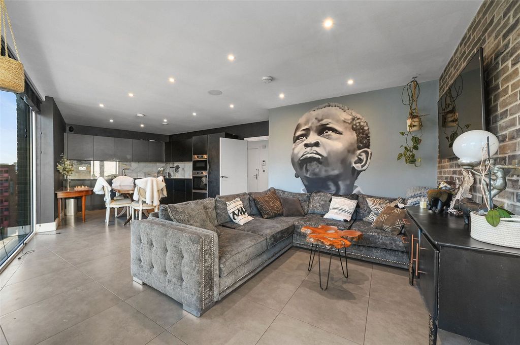 Property photo 1 of 31 Reception