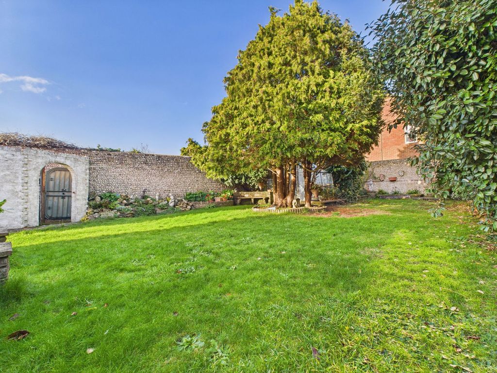 Property photo 2 of 20