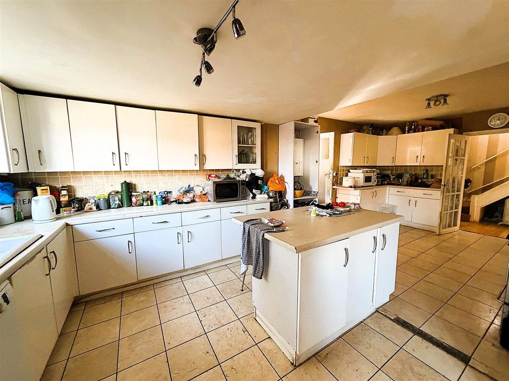 Property photo 2 of 13 6.Jpg