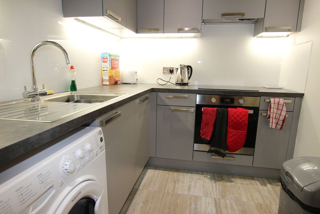 Property photo 2 of 9 Kitchen