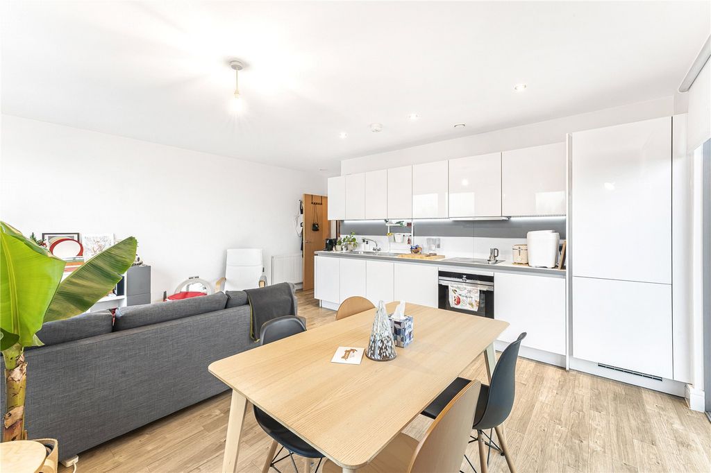 Property photo 2 of 16 Kitchen/Dining Area