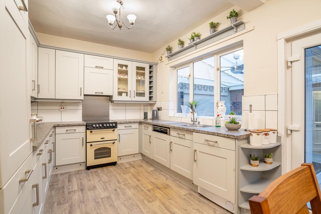 Property photo 3 of 16 Kitchen