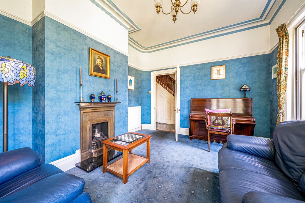 Property photo 2 of 22