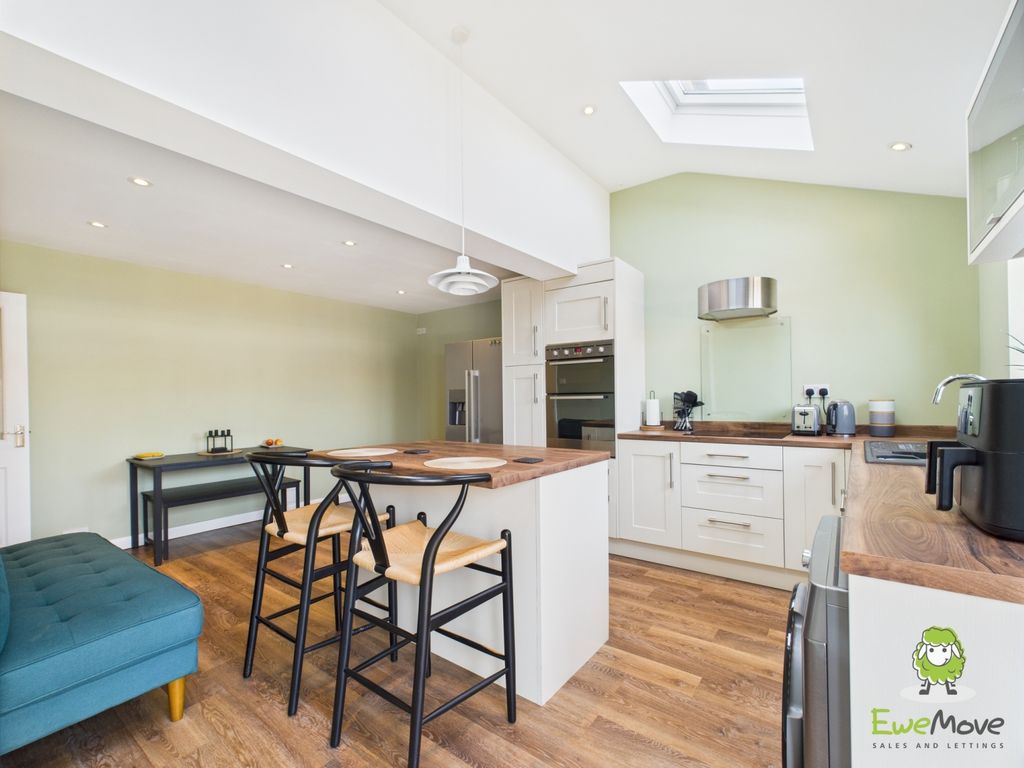 Property photo 2 of 19 Ewemove Estate Agents Basingstoke