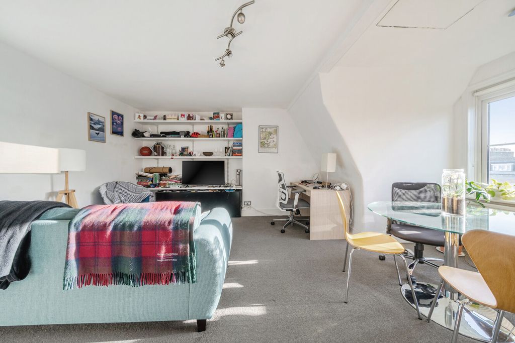 Property photo 1 of 12 1394127-8-69454c4...