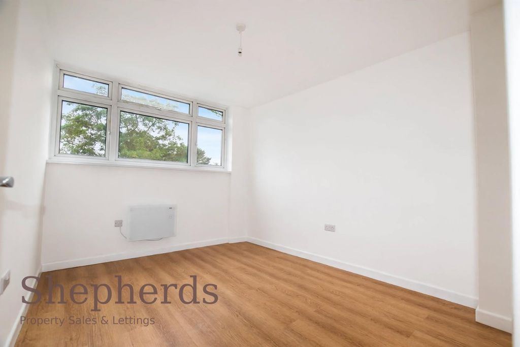 Property photo 3 of 9 Bright_Empty_Room_Match.Jpg