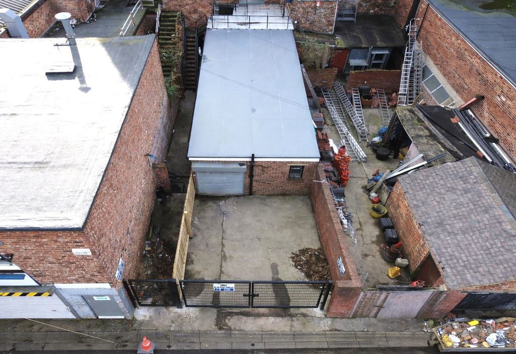 Property photo 1 of 7 Photo 4