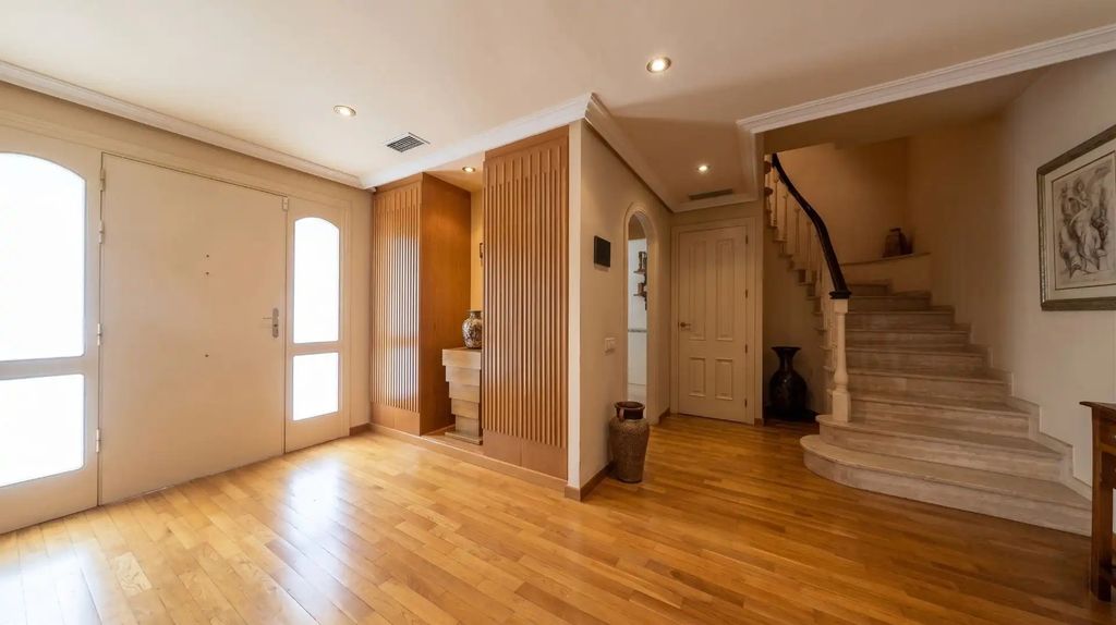 Property photo 2 of 42