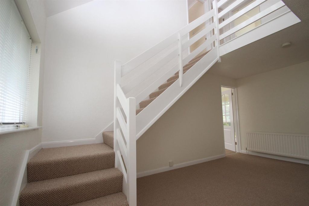 Property photo 2 of 16 .