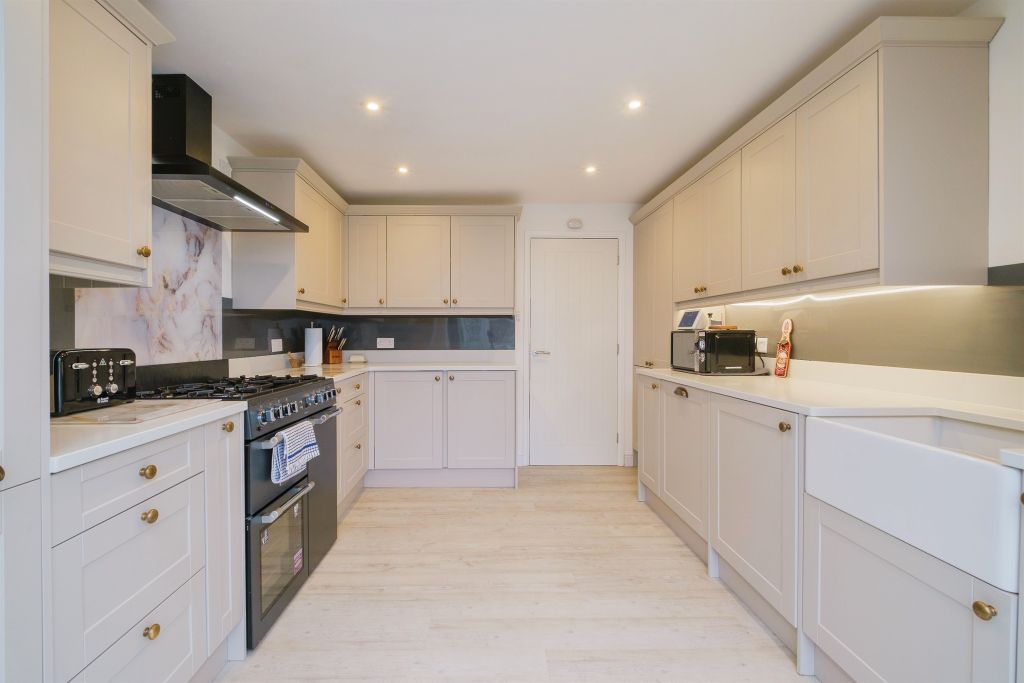 Property photo 2 of 23