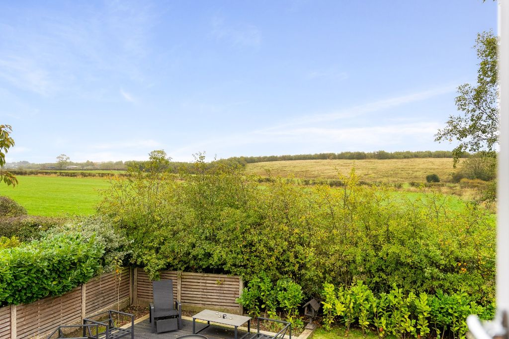 Property photo 2 of 57 4340951