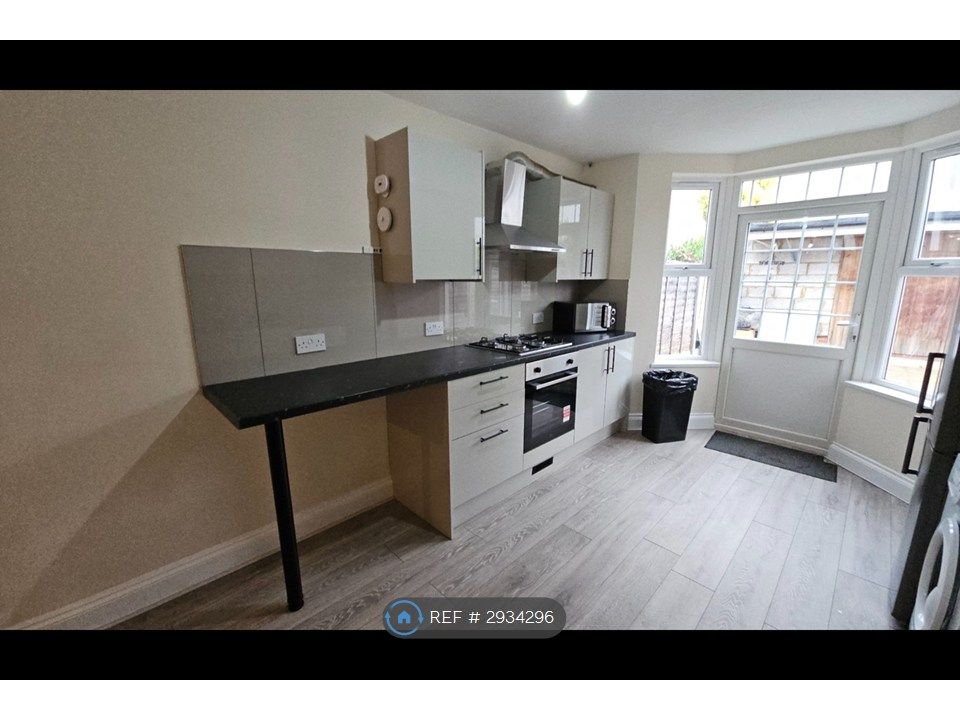 Property photo 2 of 34