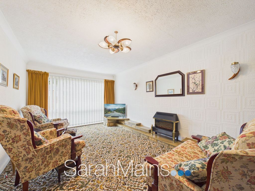 Property photo 2 of 11 Lounge