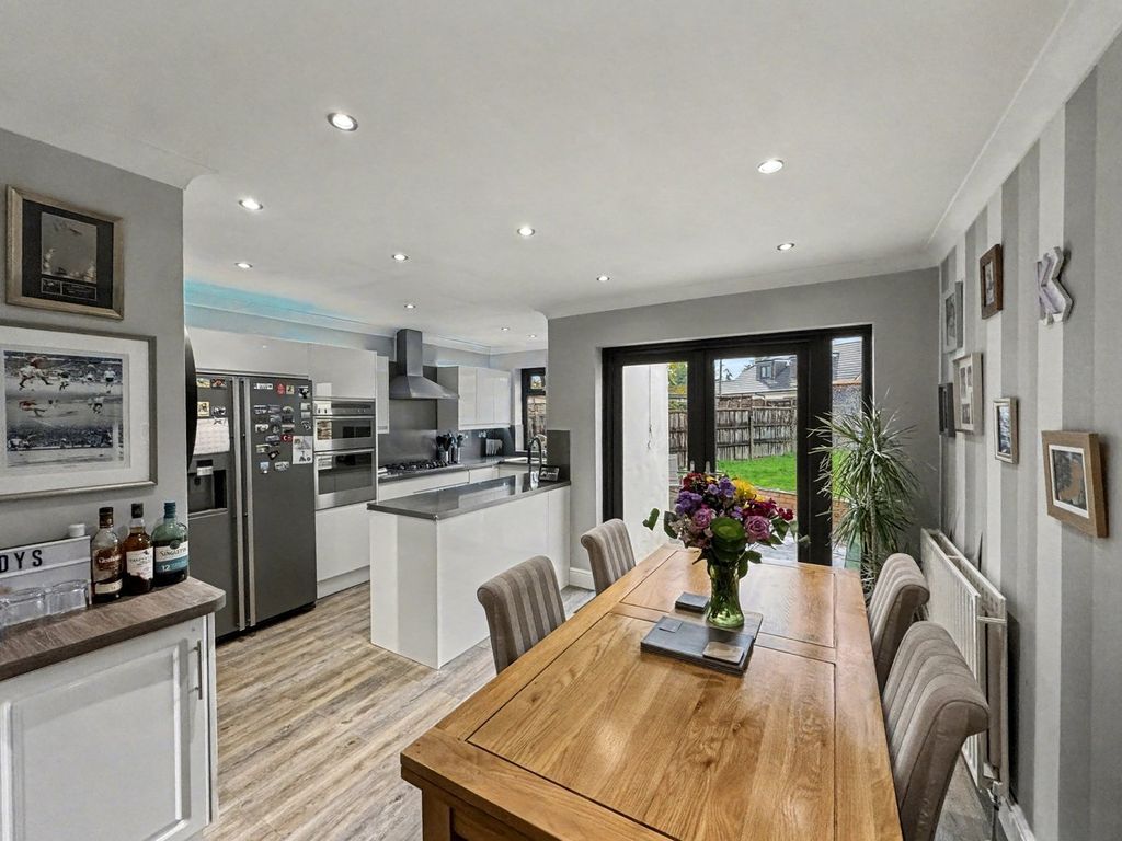 Property photo 3 of 28